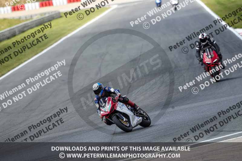 cadwell no limits trackday;cadwell park;cadwell park photographs;cadwell trackday photographs;enduro digital images;event digital images;eventdigitalimages;navarra;no limits trackdays;peter wileman photography;racing digital images;trackday digital images;trackday photos